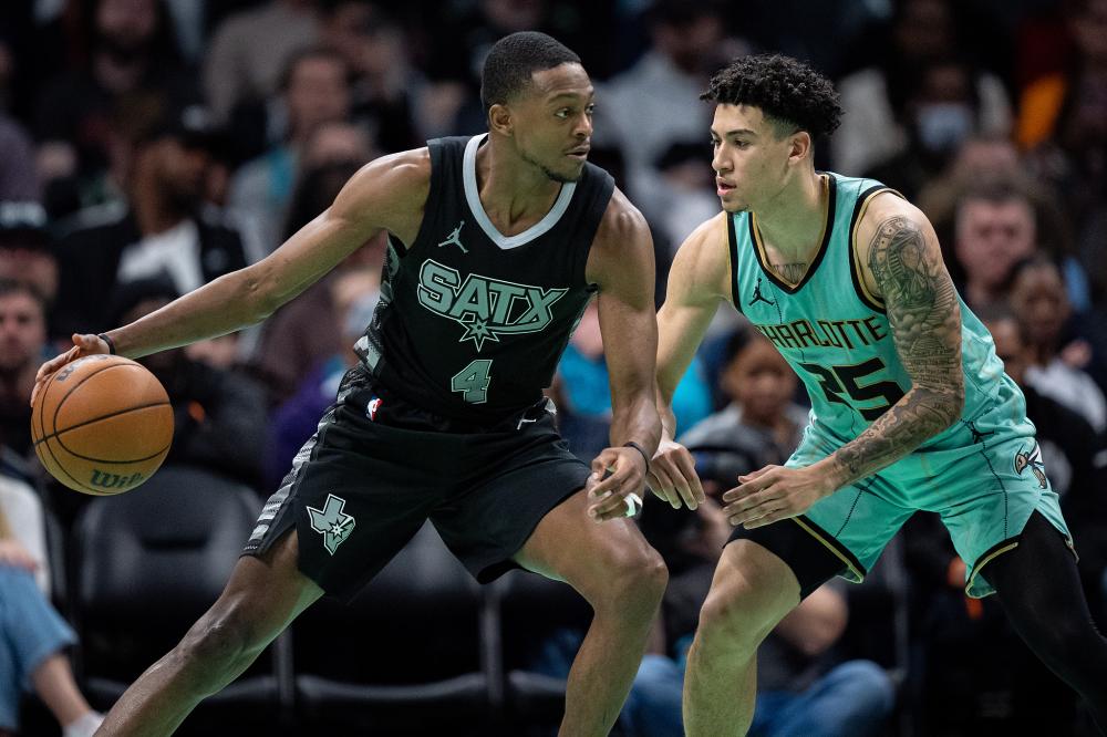 守和篮板的 守和篮板的