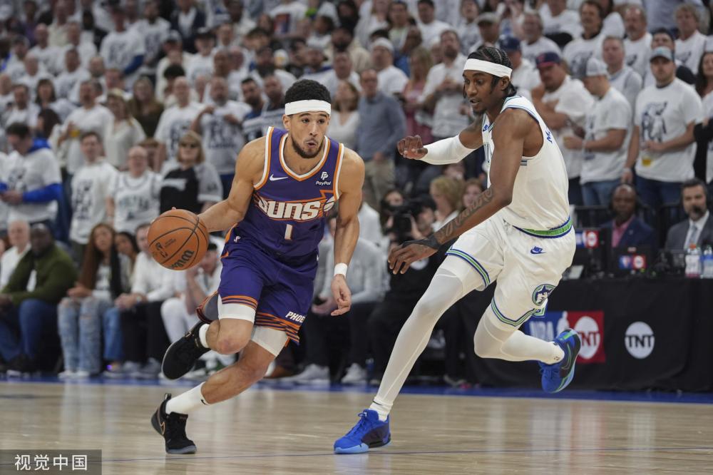 她坚持自己 她坚持自己